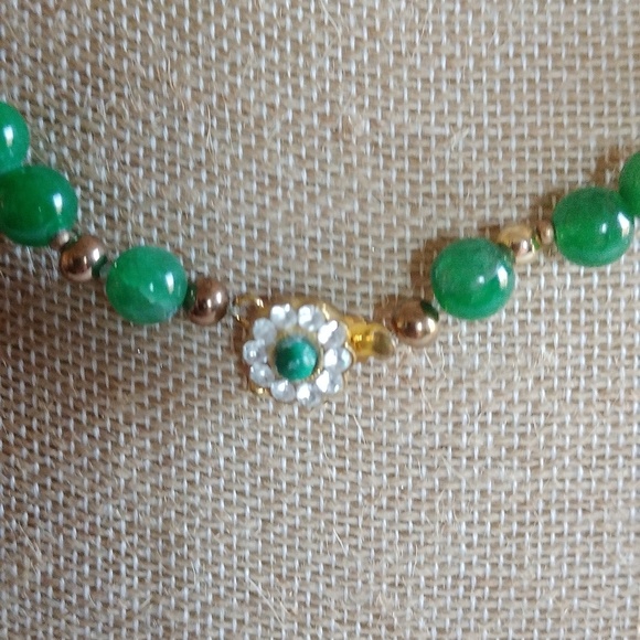 VINTAGE FAUX GREEN JADE NECKLACE WITH FAUX DIAMONDS FANCY CLASP  22" LONG - Picture 7 of 7